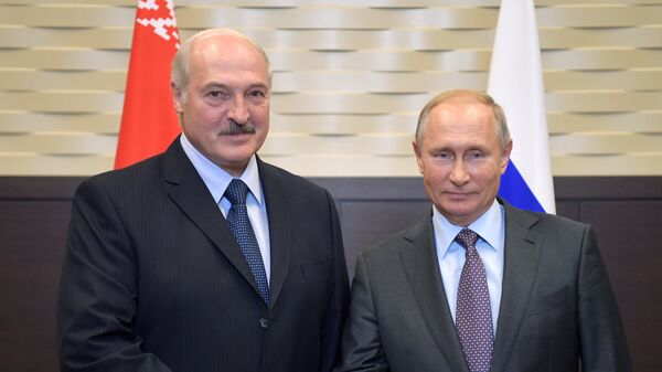 El presidente de Bielorrusia, Alexandr Lukashenko, y el presidente de Rusia, Vladímir Putin - Sputnik Mundo
