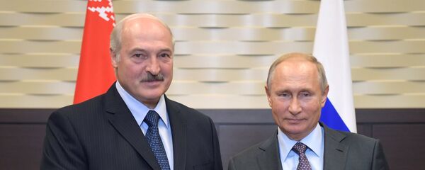 El presidente de Bielorrusia, Alexandr Lukashenko, y el presidente de Rusia, Vladímir Putin - Sputnik Mundo