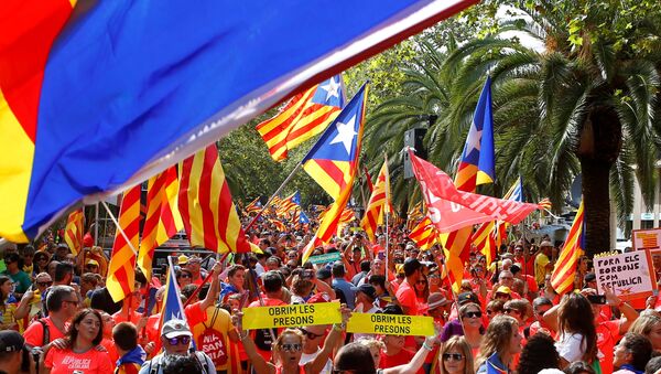 Las banderas independentistas en una manifestación Las banderas independentistas en una manifestación - Sputnik Mundo