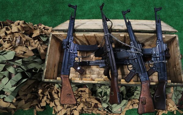 Los fusiles de asalto alemanes Sturmgewehr 44 se utilizaron durante la Segunda Guerra Mundial - Sputnik Mundo