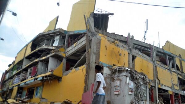 Las consecuencias del terremoto y del tsunami en Indonesia que ha dejado más de 400 muertos - Sputnik Mundo