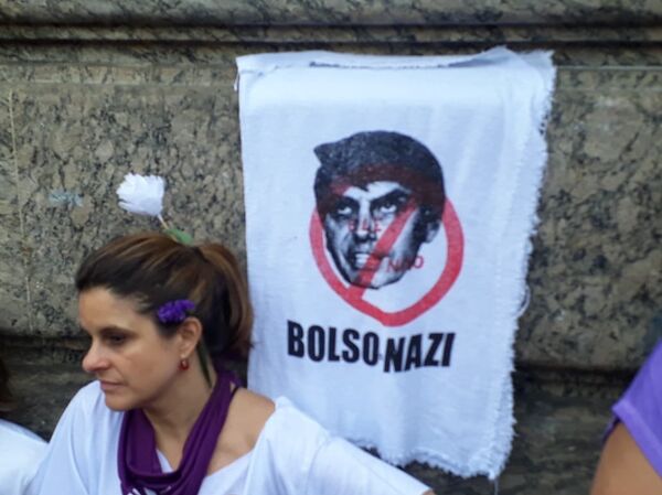 Protesta del movimiento feminista contra Jair Bolsonaro en Rio de Janeiro - Sputnik Mundo
