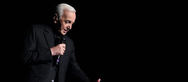 Charles Aznavour, el famoso cantante francés Charles Aznavour, el famoso cantante francés - Sputnik Mundo
