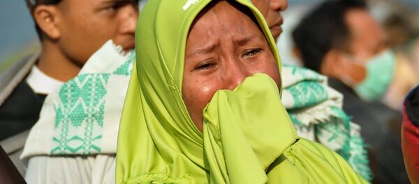 Un devastador tsunami y terremotos arrasan Indonesia - Sputnik Mundo