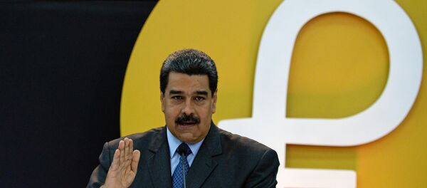 Nicolás Maduro presenta el petro - Sputnik Mundo