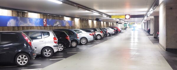 Automóviles aparcados (imagen ilustrativa) - Sputnik Mundo