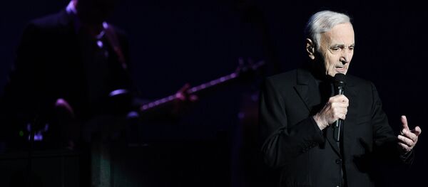 Charles Aznavour, cantante francés Charles Aznavour, cantante francés - Sputnik Mundo
