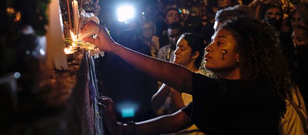 Homenaje a  Marielle Franco, consejala brasileña asesinada en Río de Janeiro - Sputnik Mundo