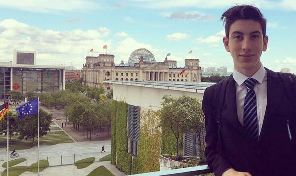 Jerónimo Batista Bucher, creador de vasos descartables a partir de extractos de algas - Sputnik Mundo