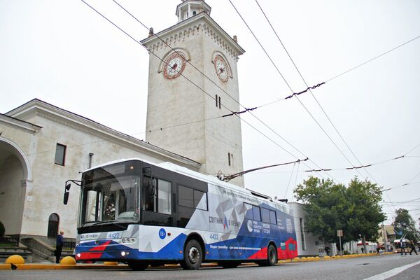 Un trolebús crimeo con los colores de la agencia Rossiya Segodnya - Sputnik Mundo