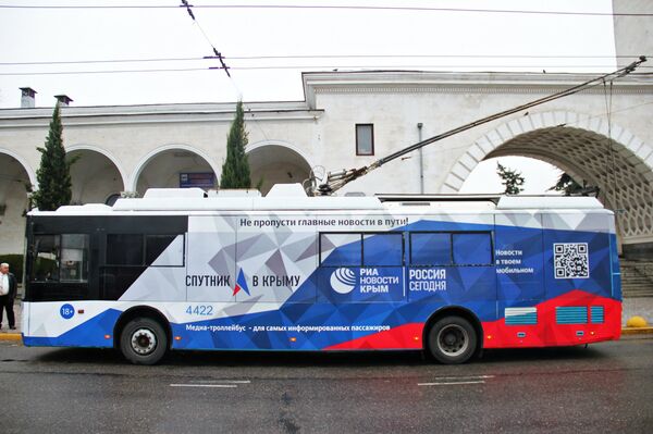Un trolebús crimeo con los colores de la agencia Rossiya Segodnya - Sputnik Mundo
