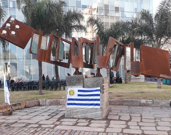 La escultura en homenaje a La cumparsita - Sputnik Mundo