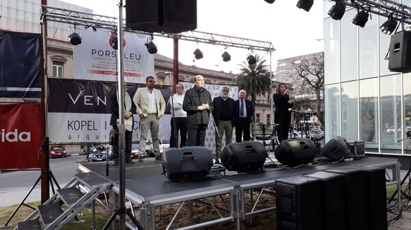 La inauguración de una escultura en homenaje a La cumparsita - Sputnik Mundo