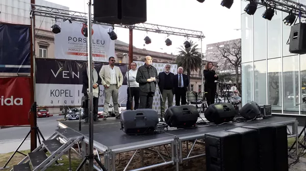 La inauguración de una escultura en homenaje a La cumparsita La inauguración de una escultura en homenaje a La cumparsita - Sputnik Mundo