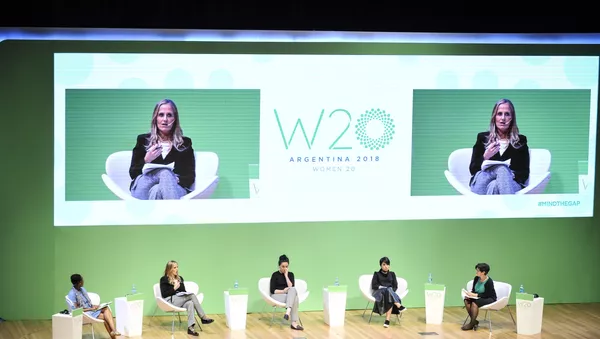 Un panel del W20 en Argentina - Sputnik Mundo