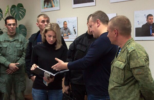 Natalia Poklónskaya en el set de la película 'Opolchénochka'  - Sputnik Mundo