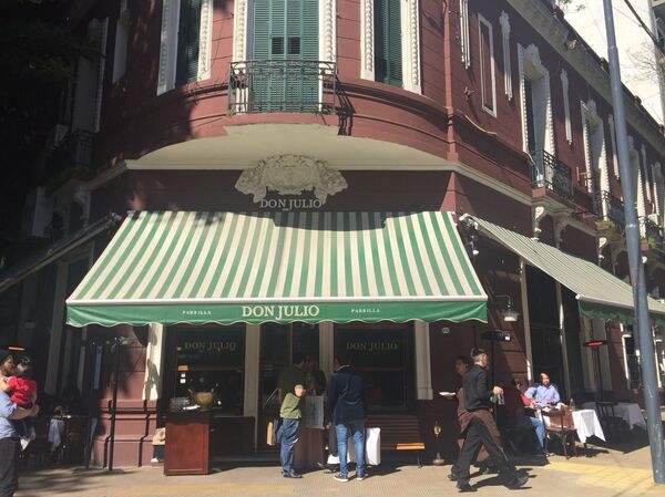 Parrilla Don Julio, uno de los mejores restaurantes del mundo en el corazón de Palermo, Buenos Aires, Argentina - Sputnik Mundo