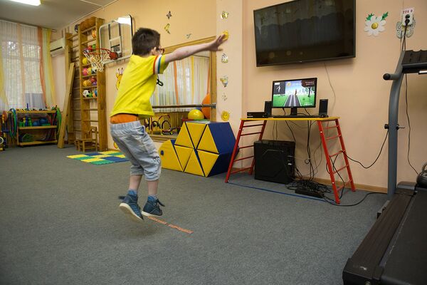 La versión de simulador para niños es un tipo de plataforma de juego que utiliza el sistema de observación de movimientos Microsoft Kinect - Sputnik Mundo