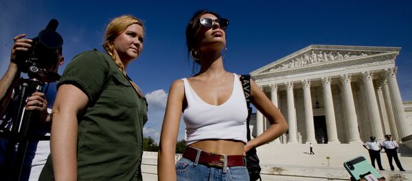 Emily Ratajkowski, modelo y actriz británico-estadounidense - Sputnik Mundo