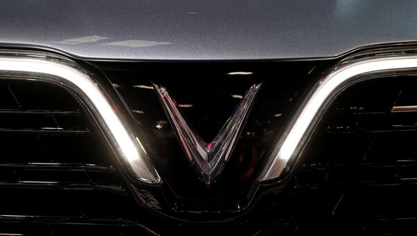 Logo de los autos vietnamitas VinFast - Sputnik Mundo