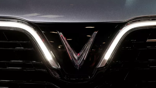 Logo de los autos vietnamitas VinFast - Sputnik Mundo