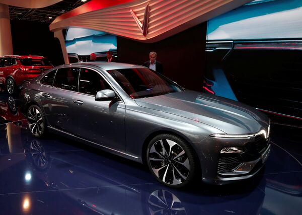 El automovil vietnamita VinFast Lux A2.0 en el Salón del Automóvil de París de 2018 - Sputnik Mundo