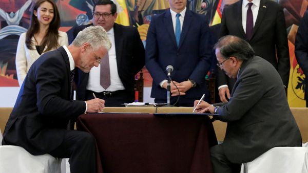 Los presidentes de ACI Systems, Wolfgang Schmutz, y de YLB (Yacimientos de Litio Bolivianos), Juan Carlos Montenegro Los presidentes de ACI Systems, Wolfgang Schmutz, y de YLB (Yacimientos de Litio Bolivianos), Juan Carlos Montenegro - Sputnik Mundo