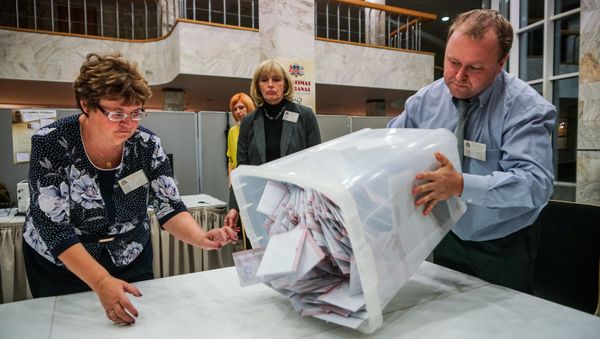 Elecciones parlamentarias en Letonia Elecciones parlamentarias en Letonia - Sputnik Mundo