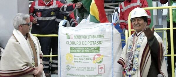Evo Morales durante la inauguración de la fábrica de cloruro de potasio en salar de Uyuni - Sputnik Mundo