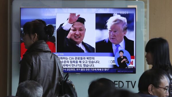 El líder norcoreano, Kim Jong-un, y el presidente de EEUU, Donald Trump - Sputnik Mundo