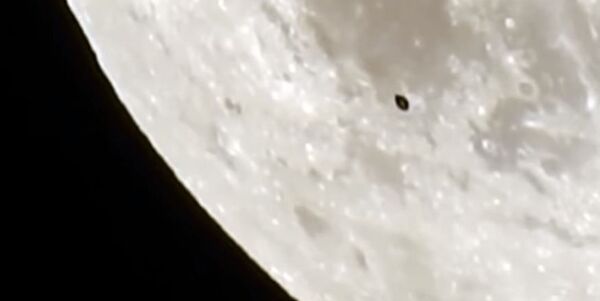 Un misterioso óvalo negro cerca de la Luna - Sputnik Mundo