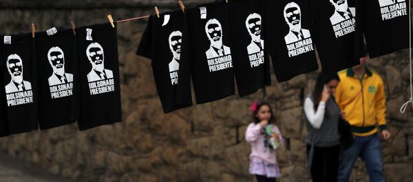 Las camisetas con imágenes de Jair Bolsonaro en Brasil - Sputnik Mundo