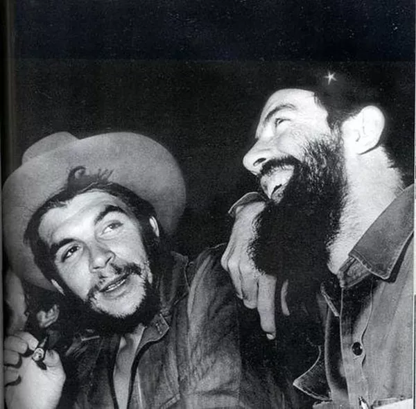El Che Guevara y Camilo Cienfuegos El Che Guevara y Camilo Cienfuegos - Sputnik Mundo