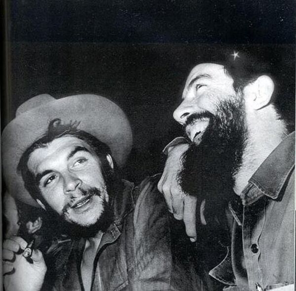 El Che Guevara y Camilo Cienfuegos - Sputnik Mundo