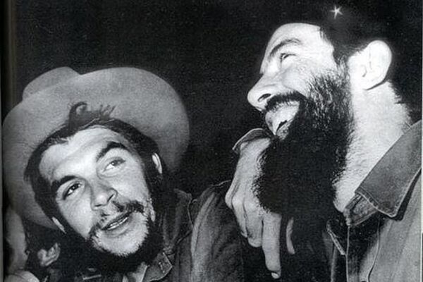 El Che Guevara y Camilo Cienfuegos El Che Guevara y Camilo Cienfuegos - Sputnik Mundo