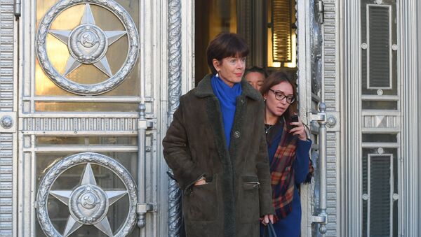 Renée Jones-Bos, embajadora de Países Bajos en Rusia,saliendo del Ministerio de Asuntos Exteriores de Rusia - Sputnik Mundo