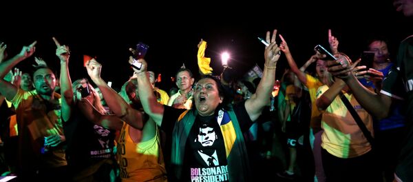Segidores del ultraderechista Jair Bolsonaro en la primera vuelta de las elecciones presidenciales en Brasil - Sputnik Mundo