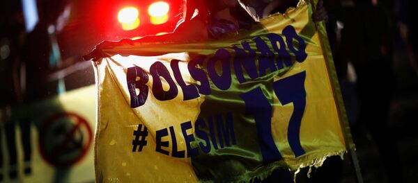 Una seguidora de candidato a la Presidencia de Brasil, Jair Bolsonaro - Sputnik Mundo