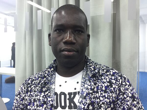 Abdoul, oriundo de la región senegalesa de Diourbel, llegó a la Argentina hace tres años Abdoul, oriundo de la región senegalesa de Diourbel, llegó a la Argentina hace tres años - Sputnik Mundo