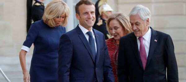 Emmanuel Macron, presidente de Francia y Sebastián Piñera, presidente de Chile Emmanuel Macron, presidente de Francia y Sebastián Piñera, presidente de Chile - Sputnik Mundo