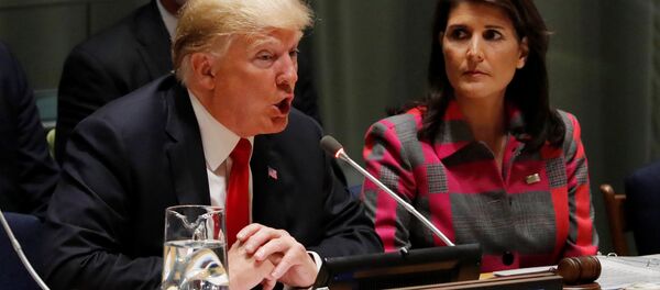 Presidente de EEUU, Donald Trump, y embajadora de EEUU ante la ONU, Nikki Haley - Sputnik Mundo