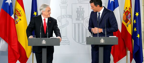 El presidente del Gobierno español, Pedro Sánchez, y el presidente de Chile, Sebastián Piñera - Sputnik Mundo