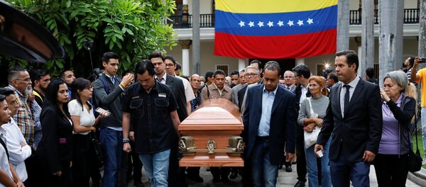 El funeral del opositor venezolano Fernando Albán durante la ceremonia en la Asamblea Nacional en Caracas - Sputnik Mundo