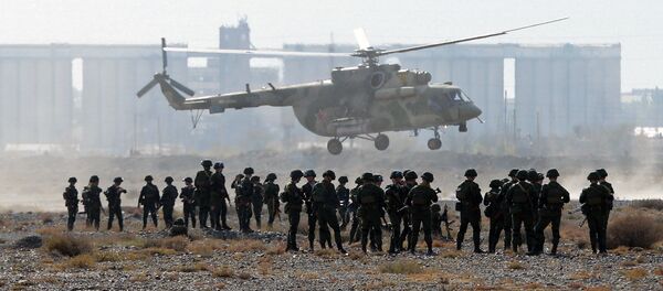 Militares durante el ejercicio Vzaimodeistvie 2018 - Sputnik Mundo