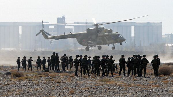 Militares durante el ejercicio Vzaimodeistvie 2018 Militares durante el ejercicio Vzaimodeistvie 2018 - Sputnik Mundo