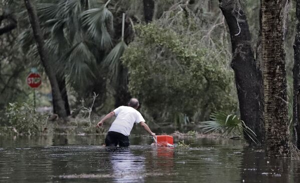 Desoladoras imágenes: la furia del huracán Michael causa estragos en EEUU - Sputnik Mundo
