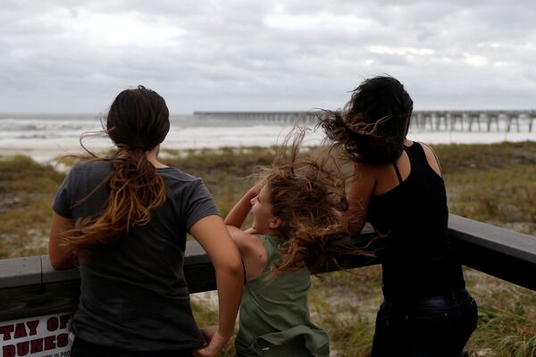 Desoladoras imágenes: la furia del huracán Michael causa estragos en EEUU - Sputnik Mundo