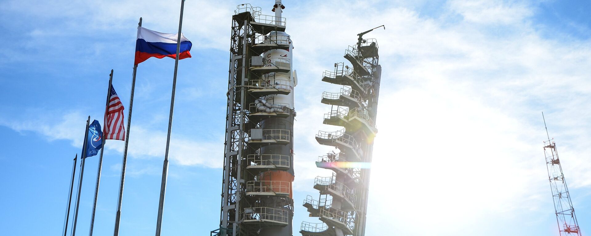 El lanzamiento Soyuz-FG con el vehículo tripulado Soyuz MS-10 en la plataforma de lanzamiento del cosmódromo de Baikonur - Sputnik Mundo, 1920, 03.03.2022