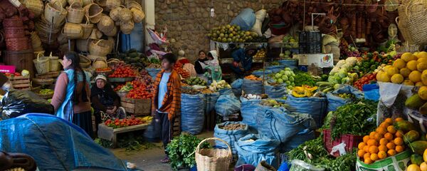 Frutas y verduras en un mercado boliviano - Sputnik Mundo