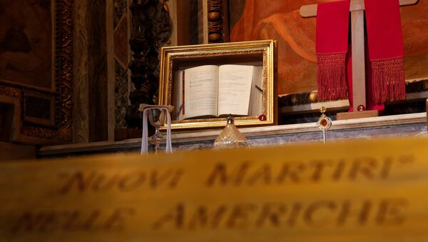 Un misal del obispo Óscar Arnulfo Romero en la Basílica de San Bartolomé, en Roma - Sputnik Mundo